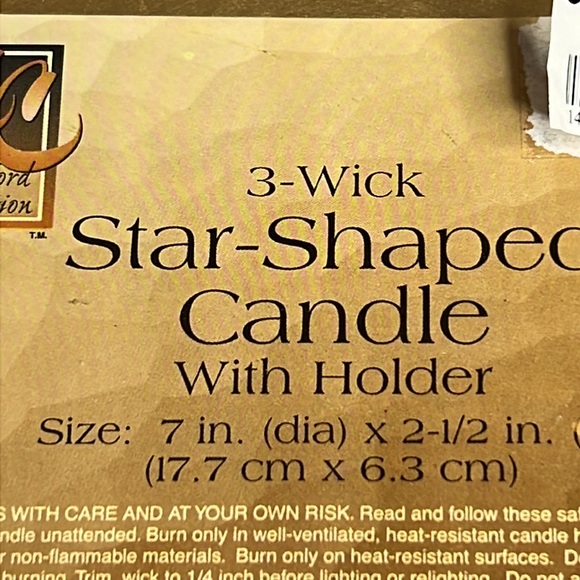 Cranford Collection 3-Wick Star-Shaped Candle With Gold Candle Holder - New - Picture 7 of 8